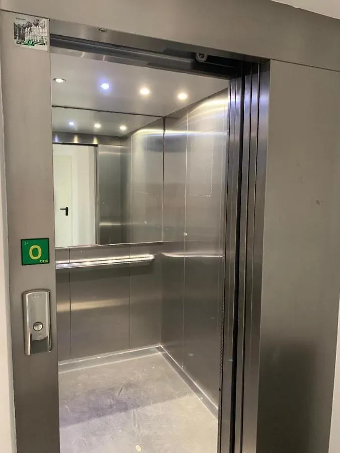 -Malagasunapts- Modern Citycentre Pool&Parking Apartamento
